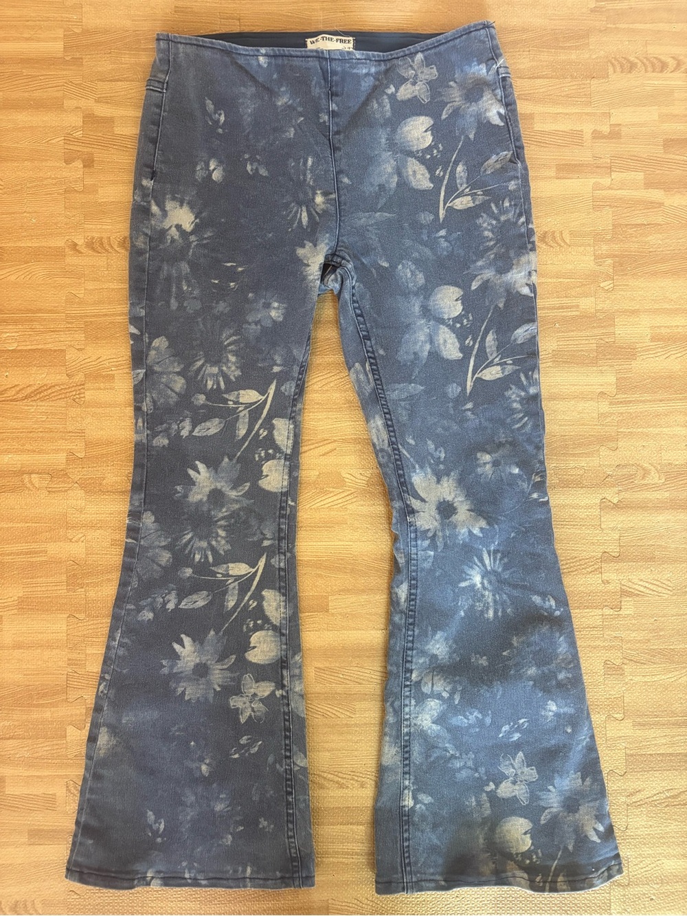 We The Free Penny Pull-On Flare Jeans Blue Floral Boho High Rise 29 Free People